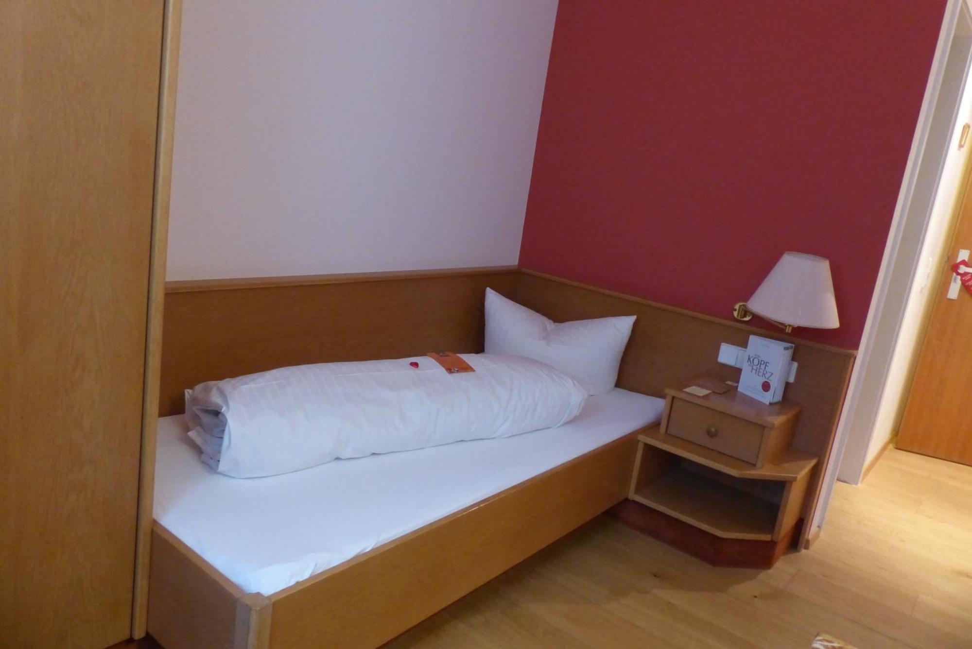 Hotel Herrmann Muensingen Ngoại thất bức ảnh